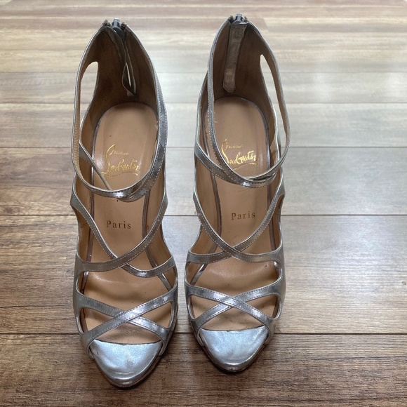 Size 8 louboutin heels - Picture 1 of 9